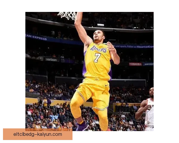 鲁本·迪亚斯在欧冠赛场表现稳健，继续提升至世界顶尖后卫行列